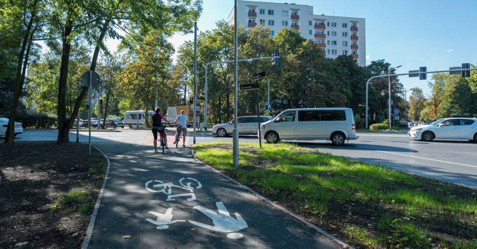 zdjęcie: Katowice inwestują w infrastrukturę drogową. Trwają remonty, kolejne umowy podpisane / fot. nadesłane