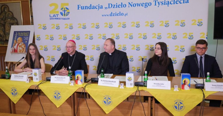 zdjęcie: 12 października, w ramach obchodów XXV Dnia Papieskiego m.in. Gala Nagród TOTUS TUUS 2025 / Warszawa, 02.10.2025. Od lewej: menedżer ds. kampanii społecznych Fundacji 