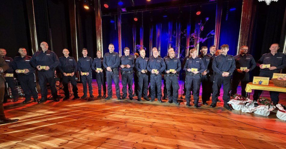 zdjęcie: Sosnowieccy policjanci Ambasadorami Rodzinnej Pieczy Zastępczej / fot. KMP w Sosnowcu