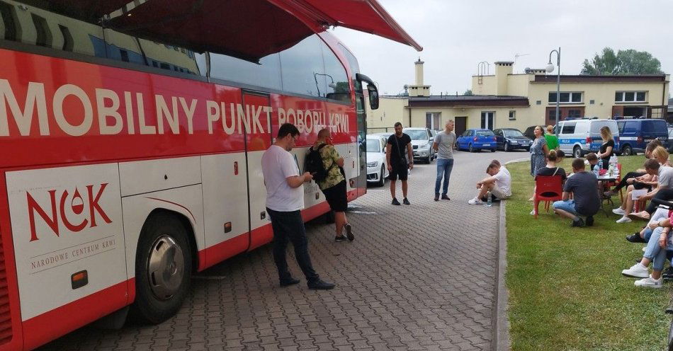 zdjęcie: Pomagamy. Mamy to we krwi / fot. KPP w Garwolinie