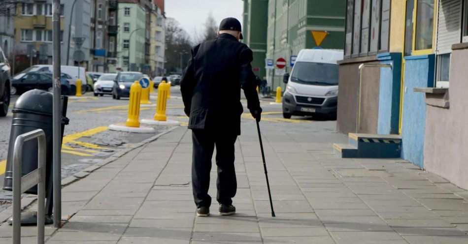 zdjęcie: Rząd pracuje nad bonem senioralnym i podwyższeniem zasiłku pogrzebowego / fot. PAP