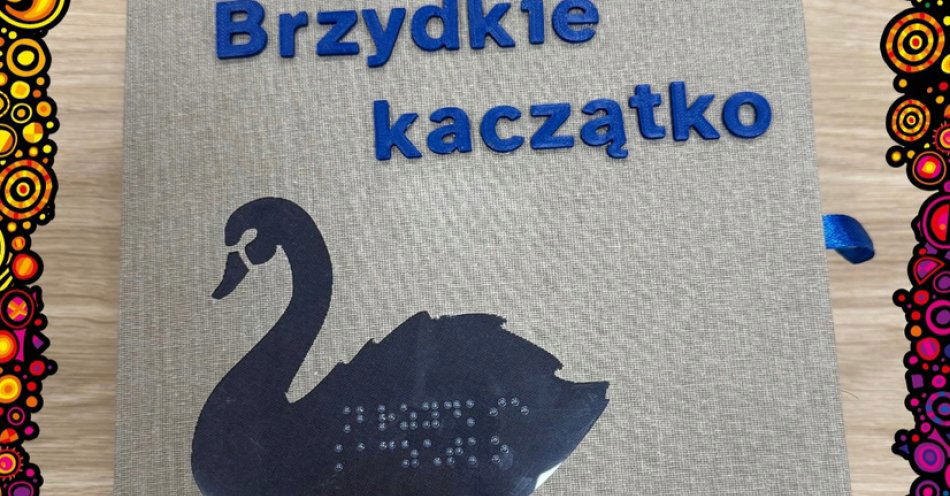 zdjęcie: Można już licytować na WOŚP książki dotykowe stworzone podczas warsztatów realizowanych w Bibliotece w ramach projektu Andersenada / fot. nadesłane