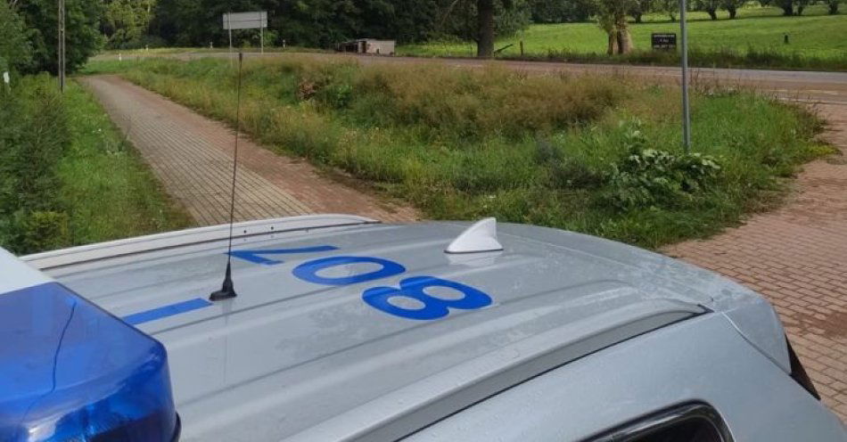 zdjęcie: Groźnie wyglądająca kolizja z udziałem osobówki i samochodu ciężarowego / fot. KPP w Olecku