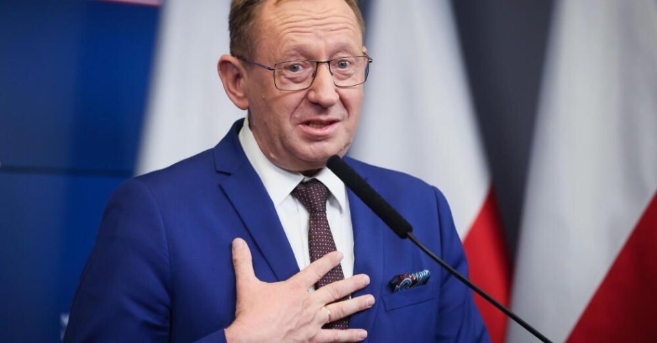 zdjęcie: Telus: nie wiedziałem o sprzedaży działki w Zabłotni / Warszawa, 27.09.2023. Minister rolnictwa i rozwoju wsi Robert Telus na briefingu prasowym dot. rozmów z ministrem rolnictwa Ukrainy Mykołą Solskim, 27 bm. w siedzibie resortu w Warszawie. (ls/ibor) PAP/Leszek Szymański