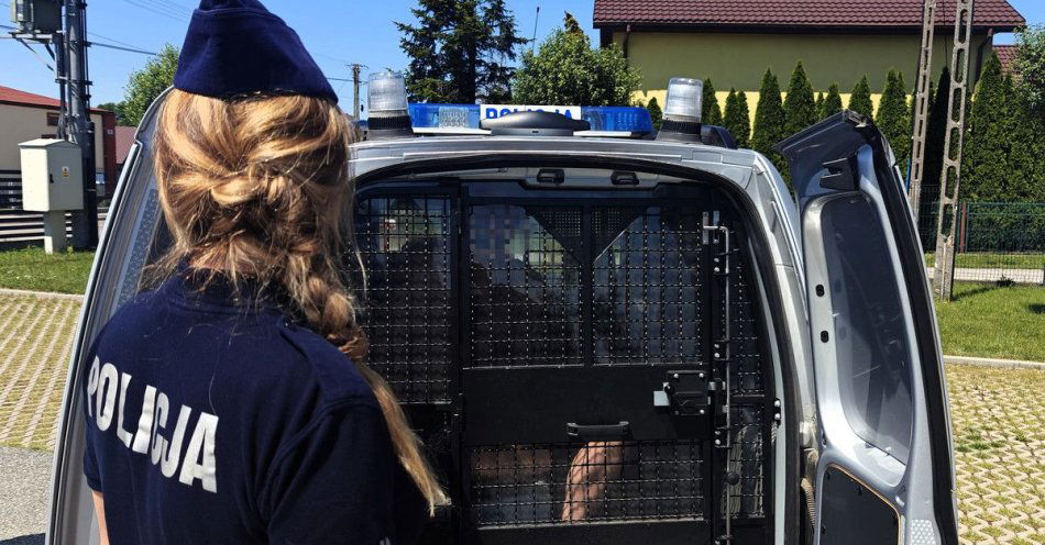 zdjęcie: Zaczepiał przechodniów, policjanci znaleźli przy nim narkotyki / fot. KPP w Łasku