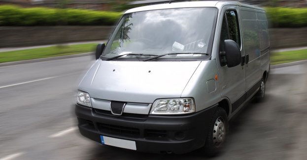 15-latek uciekał kradzionym busem i taranował radiowozy