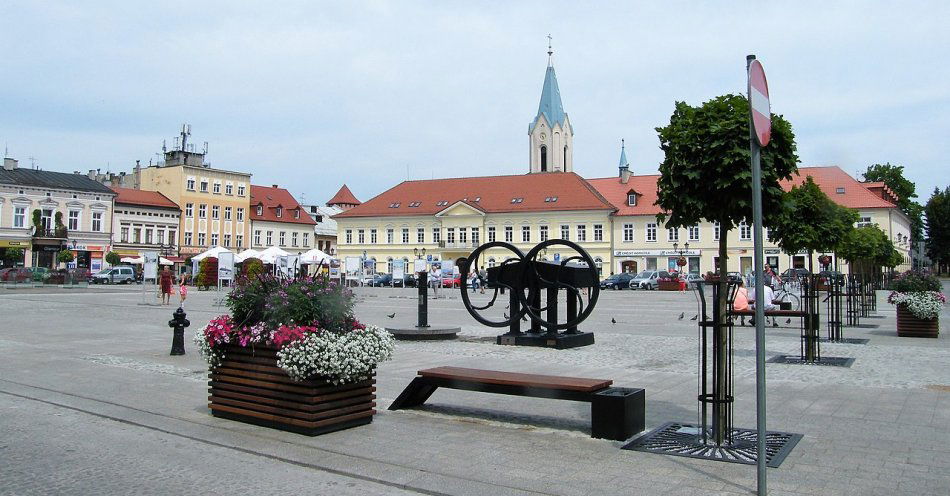 zdjęcie: Oświęcim: miasto między górami a rzekami / Aneta Lazurek - Own work [CC BY-SA 3.0 PL DEED (https://creativecommons.org/licenses/by-sa/3.0/pl/deed.en)], via Wikimedia Commons