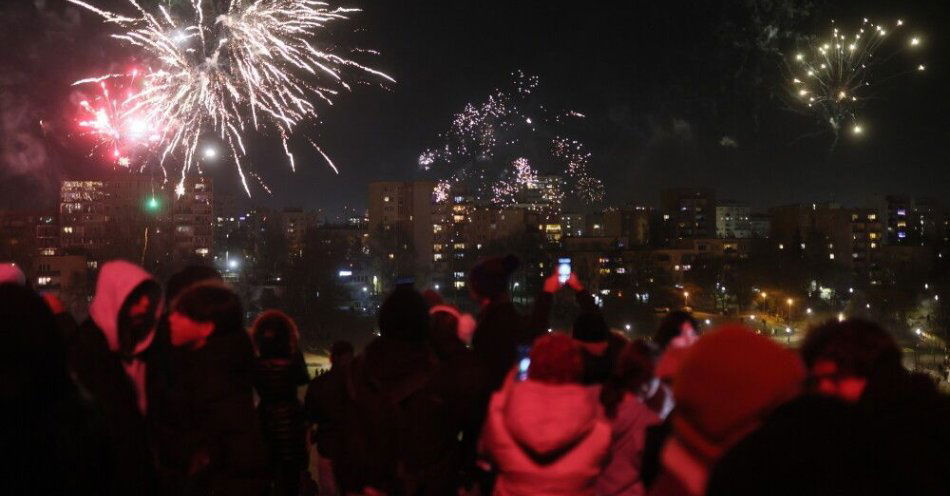 zdjęcie: Kolejny sylwester bez zakazu fajerwerków / Warszawa, 01.01.2025. Fajerwerki na Kopie Cwila w Warszawie, 31 bm. na powitanie Nowego Roku 2025 przez mieszkańców stolicy. (aldg) PAP/Leszek Szymański