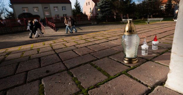 Szefowa MEN zaapelowała o uszanowanie prawa do spokoju dzieci i rodziców w Jeleniej Górze