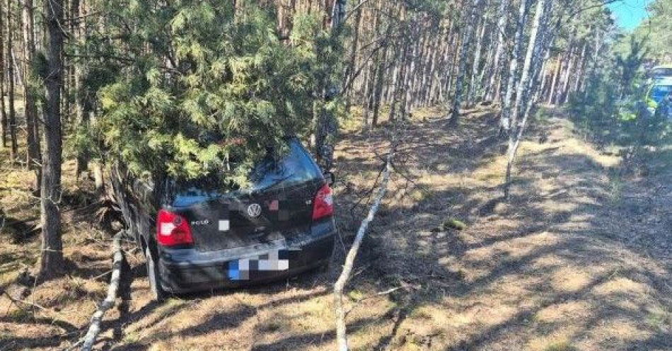 zdjęcie: Zgłosił wypadek i okazał się nietrzeźwy bez uprawnień / fot. KPP w Człuchowie Sam zgłosił zdarzenie. Szybko okazało się, że nie powinien w ogóle wsiadać za kierownicę2