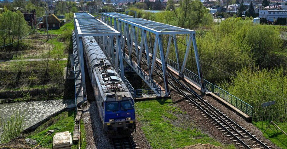 zdjęcie: PKP Intercity wraz z korektą rozkładu zapowiada krótsze czasy przejazdów i nowe przystanki / fot. PAP