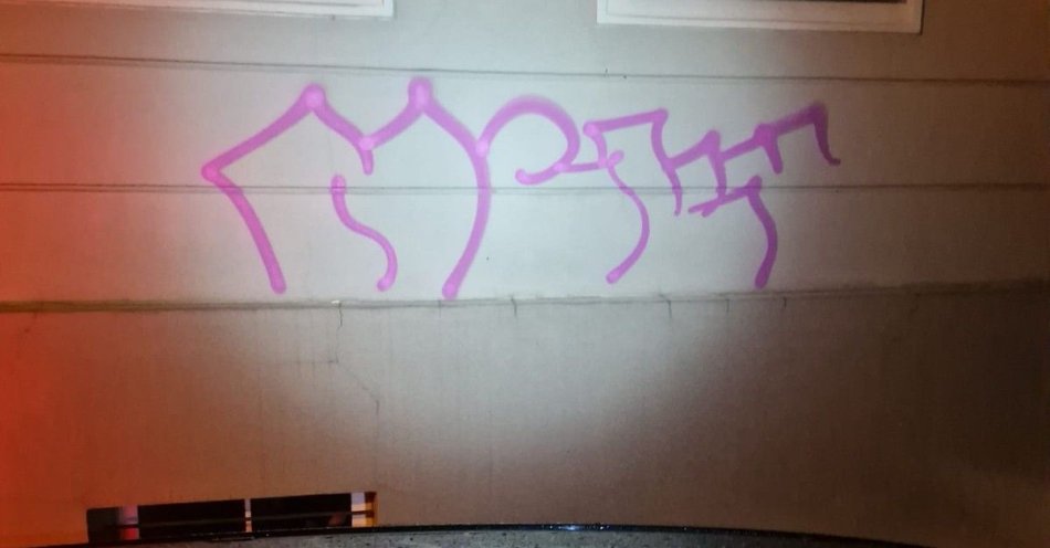 zdjęcie: Malował po elewacji na Starym Mieście. Zatrzymany 23-latek / fot. KMP w Poznaniu