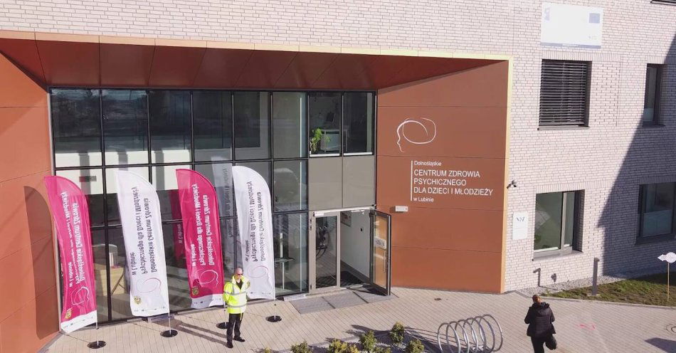 zdjęcie: Dolnośląskie Centrum Zdrowia Psychicznego dla Dzieci i Młodzieży w Lubinie otwarte / Fot. PAP - kadr z filmu