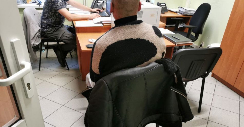 zdjęcie: Okradał torebki na cmentarzu - został zatrzymany / fot. KMP w Grudziądzu