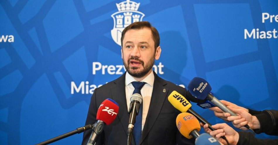 zdjęcie: Prezydent Krakowa zapowiedział „zmniejszenie do zera” premii dla zarządów spółek miejskich / Kraków, 27.01.2026. Prezydent Krakowa Aleksander Miszalski podczas konfrencji prasowej w siedzibie Urzędu Miasta Krakowa. Do krakowskiej Delegatury Krajowego Biura Wyborczego wpłynęło powiadomienie od grupy obywateli o zamiarze przeprowadzenia referendum w sprawie odwołania prezydenta Krakowa. (jm) PAP/Art Service ***Do tego materiału zdjęciowego dostępna jest również depesza w systemie CSI, pt.: Kraków/ KBW otrzymało powiadomienie o planie referendum ws. odwołania Miszalskiego***