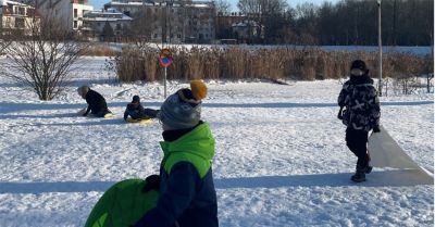 Zima w pełni, trwają ferie - warto przypominać dzieciom o zasadach bezpieczeństwa