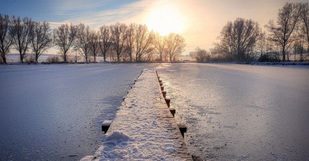Lód na mazurskich jeziorach ma mniejszą wytrzymałość