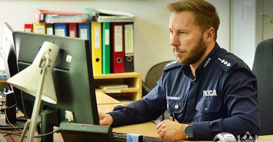 zdjęcie: Zaskoczył ich widok idącego samotnie ulicą pięciolatka. Dzięki interwencji wałbrzyskiego dyżurnego i jego rodziny cała historia miała szczęśliwe zakoń / fot. KMP w Wałbrzychu