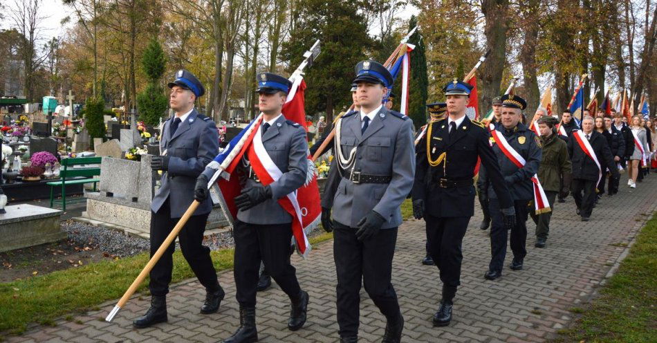 zdjęcie: 104. Rocznica Odzyskania Niepodległości / fot. KPP Kluczbork