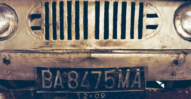 Zarzut przestępstwa za jazdę z tablicą rejestracyjną nieprzypisaną do pojazdu