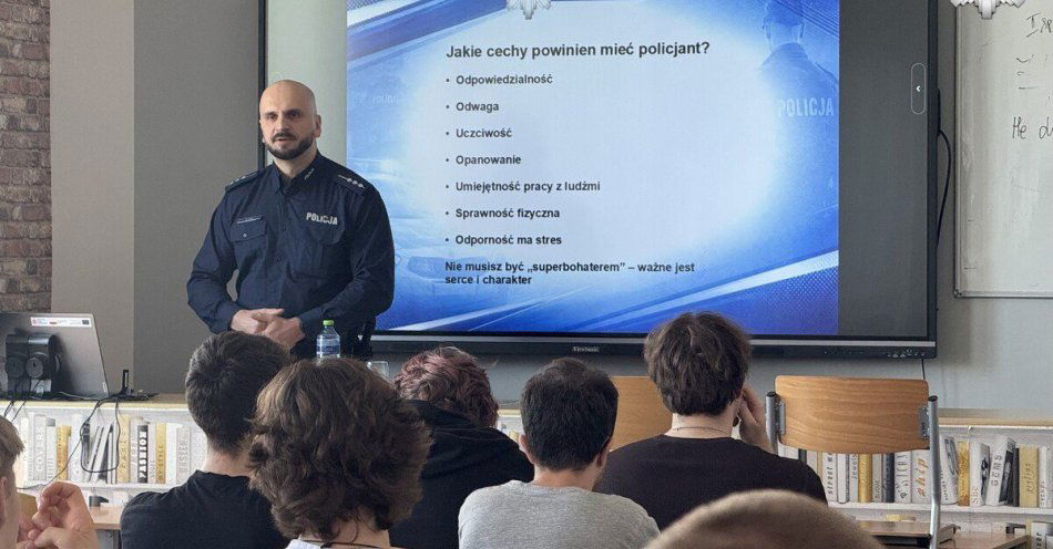 zdjęcie: Policję tworzą ludzie Żory zachęcają młodzież do służby / fot. KMP w Żorach