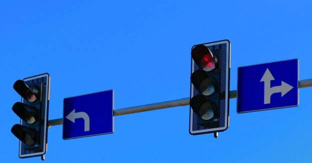 Na oczach policjantów, pijany, na kradzionym rowerze przejechał na czerwonym świetle