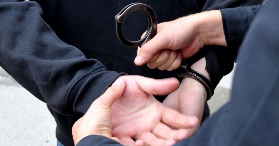 zdjęcie: 28-latek, który uciekł policjantom z prokuratury w Koszalinie, został zatrzymany / fot. PAP