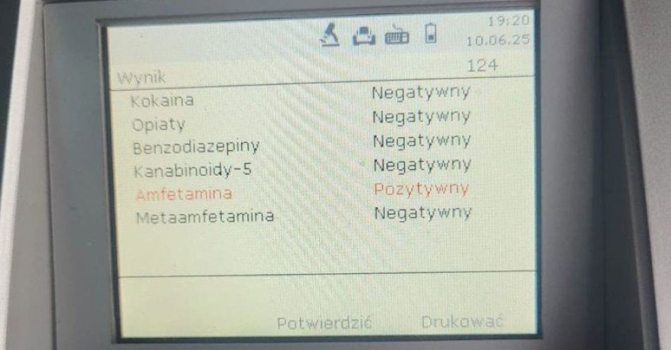 zdjęcie: Policjanci ruchu drogowego zatrzymali trzech kierowców, którzy byli pod wpływem narkotyków.  Jeden z nich miał przy sobie amfetaminę, a drugi marihuan / fot. KMP w Gdańsku