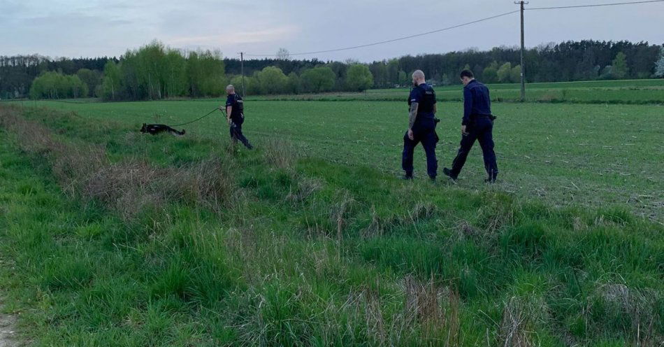 zdjęcie: Szczęśliwy finał poszukiwań zaginionej 77-latki / fot. KPP w Pabianicach