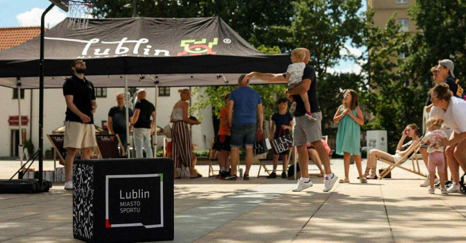 zdjęcie: Czwartek, 21 sierpnia, godz. 10.00, Plac Litewski. Akcja Łączy nas sport, łączy nas Lublin / fot. nadesłane