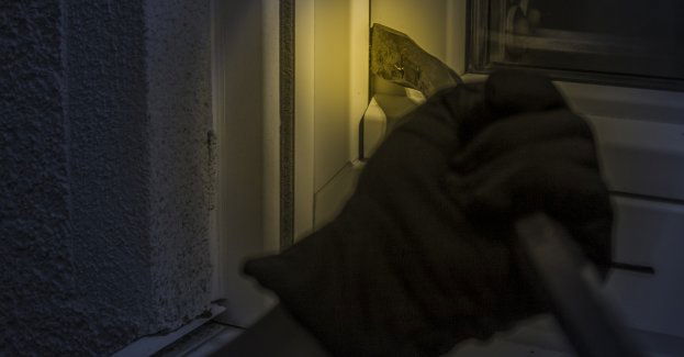 W okresie wszystkich świętych pamiętajmy, aby przed wyjazdem dobrze zabezpieczyć swój dom lub mieszkanie