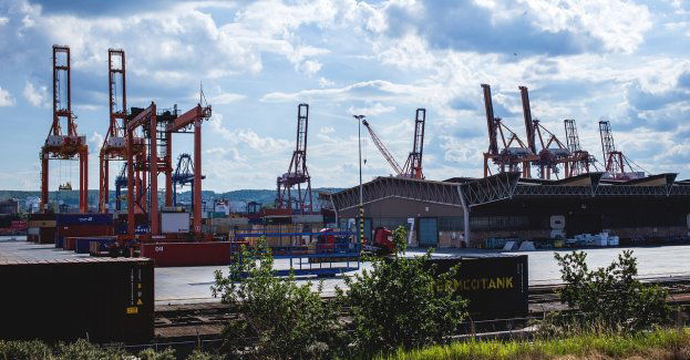 Saperzy wywieźli bombę lotniczą odnalezioną w porcie