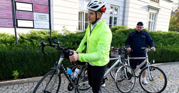 Policjant pokonał rowerem ponad 703 km, aby wesprzeć zbiórkę na leczenie 6-letniego Tymoteusza