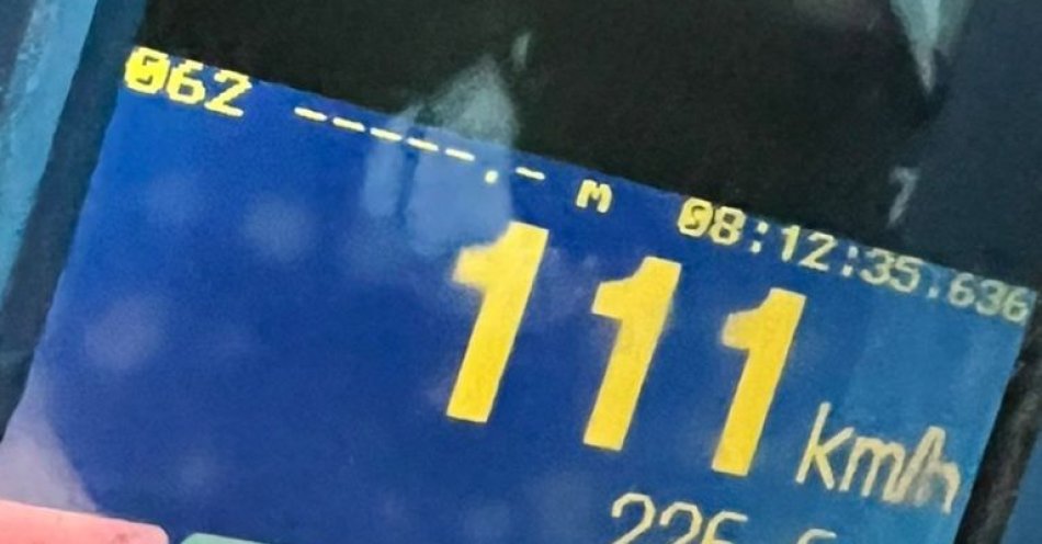 zdjęcie: 111 km/h w terenie zabudowanym. Prawo jazdy zatrzymane / fot. KPP w Żurominie