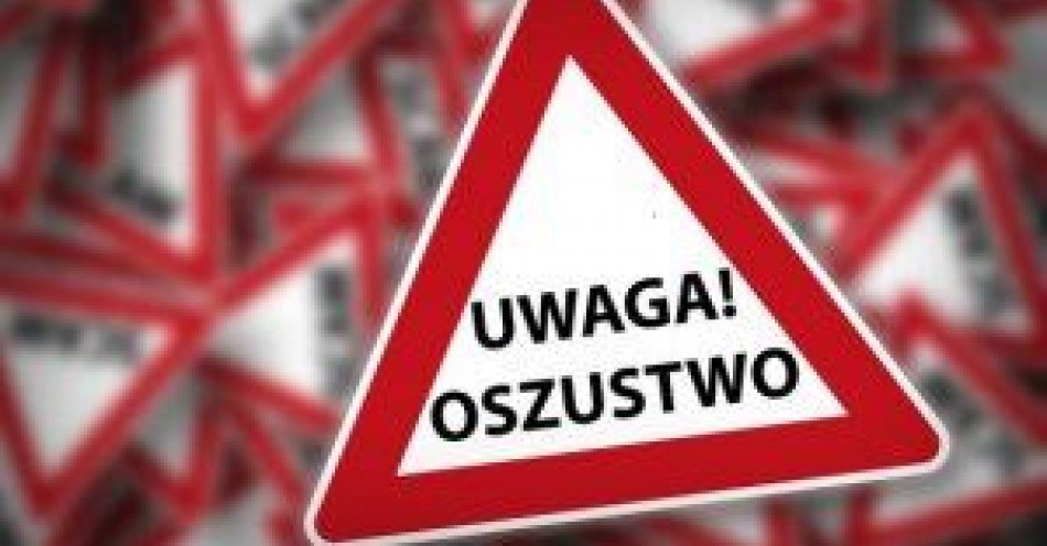 zdjęcie: Ostrzeżenie z ekranu bankomatu uchroniło 28-latkę przed oszustwem / fot. KMP Zamość