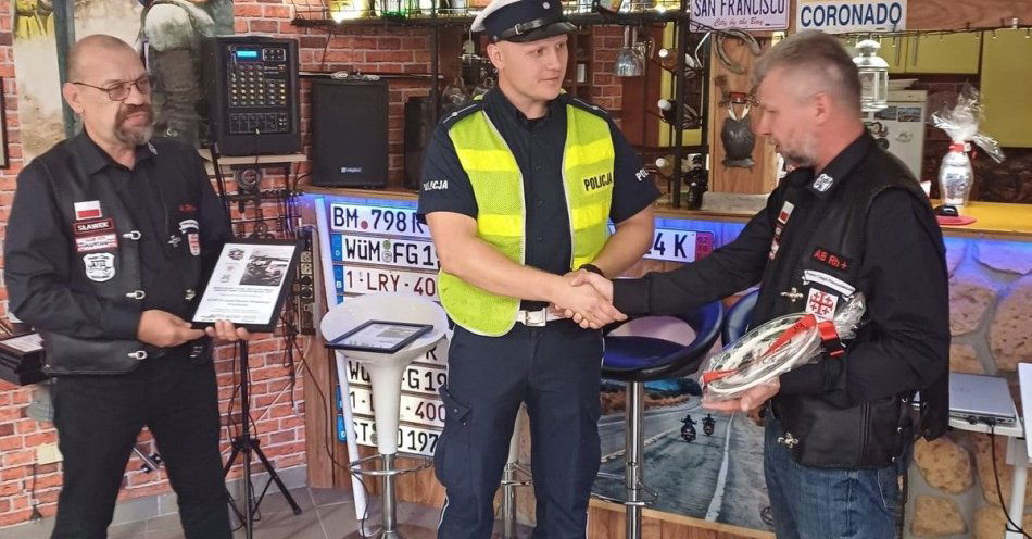 zdjęcie: Policjanci z włocławskiej komendy spotkali się z motocyklistami / fot. KMP we Włocławku