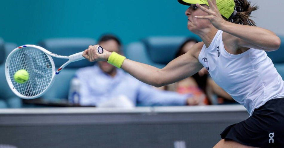 zdjęcie: Rozstawiona z numerem drugim Iga Świątek wygrała z Belgijką Elise Mertens (nr 27.) 7:6 (7-2), 6:1 i awansowała do 1/8 finału tenisowego turnieju WTA / fot. PAP