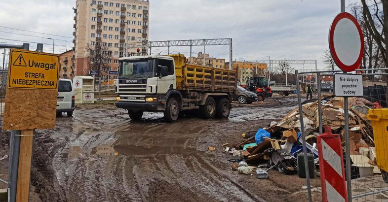 zdjęcie: Kończymy burzenie garaży / fot. nadesłane