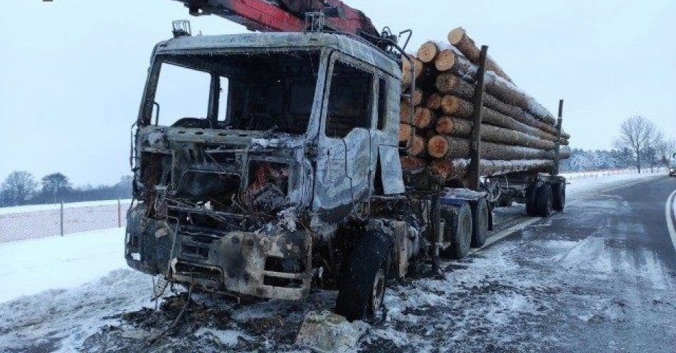 zdjęcie: Pożar kabiny ciężarówki na DK 17 / fot. KMP Zamość