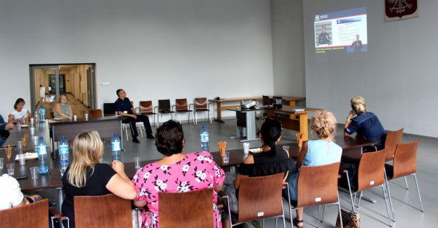 Szkolenie w piotrkowskiej komendzie  dotyczące  zaginięć  wśród osób z zespołem otępiennym- jak zapewnić bezpieczeństwo podopiecznym.