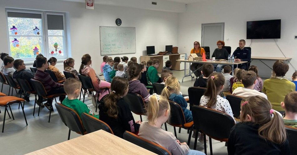 zdjęcie: Dzieciństwo bez Przemocy Spotkania w Starogardzie / fot. KPP w Łobzie