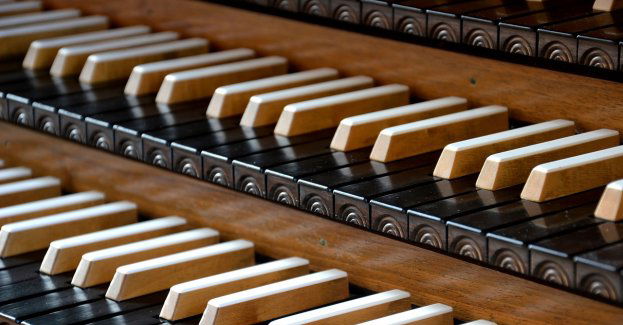 Podczas pogrzebu zaczęło dymić się z organów; ludzie wybiegli z kościoła