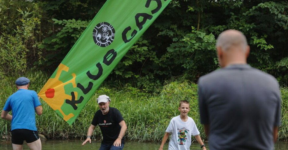 zdjęcie: Klub Gaja organizuje akcję Big Jump, by uczulić na problem braku wody / fot. PAP