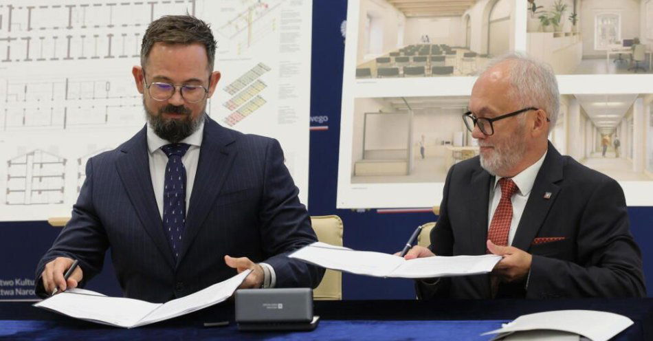zdjęcie: Umowa na przebudowę budynku przy ul. Rakowieckiej 2D dla Narodowego Archiwum Cyfrowego / fot. PAP