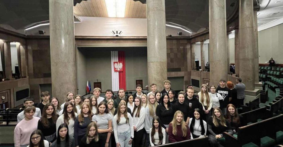 zdjęcie: Dwudniowa wizyta klas mundurowych z Miejskiej Górki w Warszawie / fot. KPP Rawicz