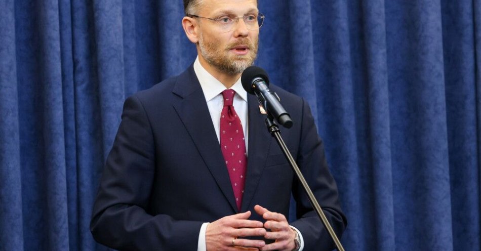 zdjęcie: Bogucki: nie ma dziś takiej mocy, by zmusić prezydenta do podpisania ustaw złych dla Polski / Warszawa, 27.08.2025. Szef KPRP Zbigniew Bogucki podczas konferencji prasowej po posiedzeniu Rady Gabinetowej, 27 bm. w Pałacu Prezydenckim w Warszawie. (mr) PAP/Albert Zawada