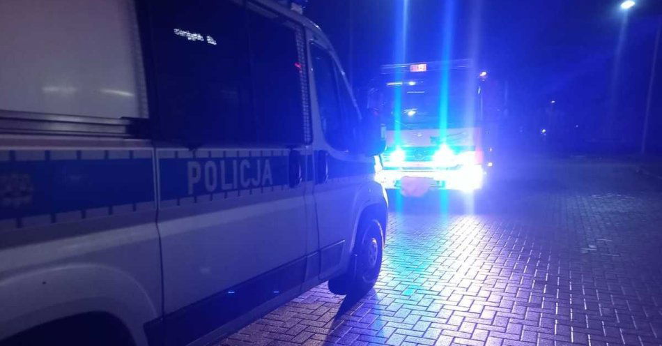 zdjęcie: Bytowscy policjanci uratowali mężczyznę z zadymionego mieszkania / fot. KPP w Bytowie