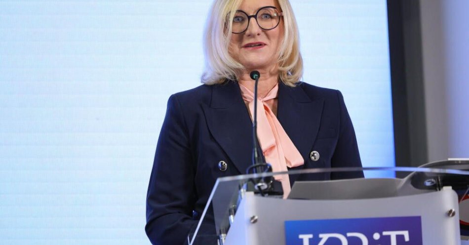 zdjęcie: Szefowa KRRiT chce, by prokuratura zbadała proces likwidacji TVP i PR / Warszawa, 11.12.2025. Przewodnicząca Krajowej Rady Radiofonii i Telewizji Agnieszka Glapiak podczas konferencji „AI - media w erze algorytmów”, 11 bm. w siedzibie KRRiT w Warszawie. (rg/zkoc) PAP/Rafał Guz