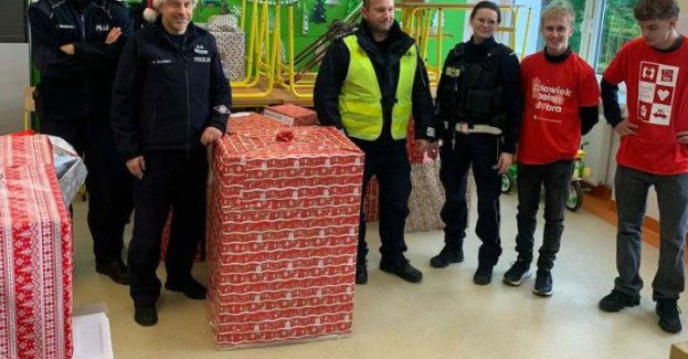 Kościerscy policjanci wspierają rodzinę w Szlachetnej Paczce