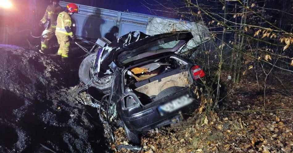 zdjęcie: Uszkodzony zaczep ciężarówki przyczyną śmiertelnego wypadku w Boronowie / fot. PAP